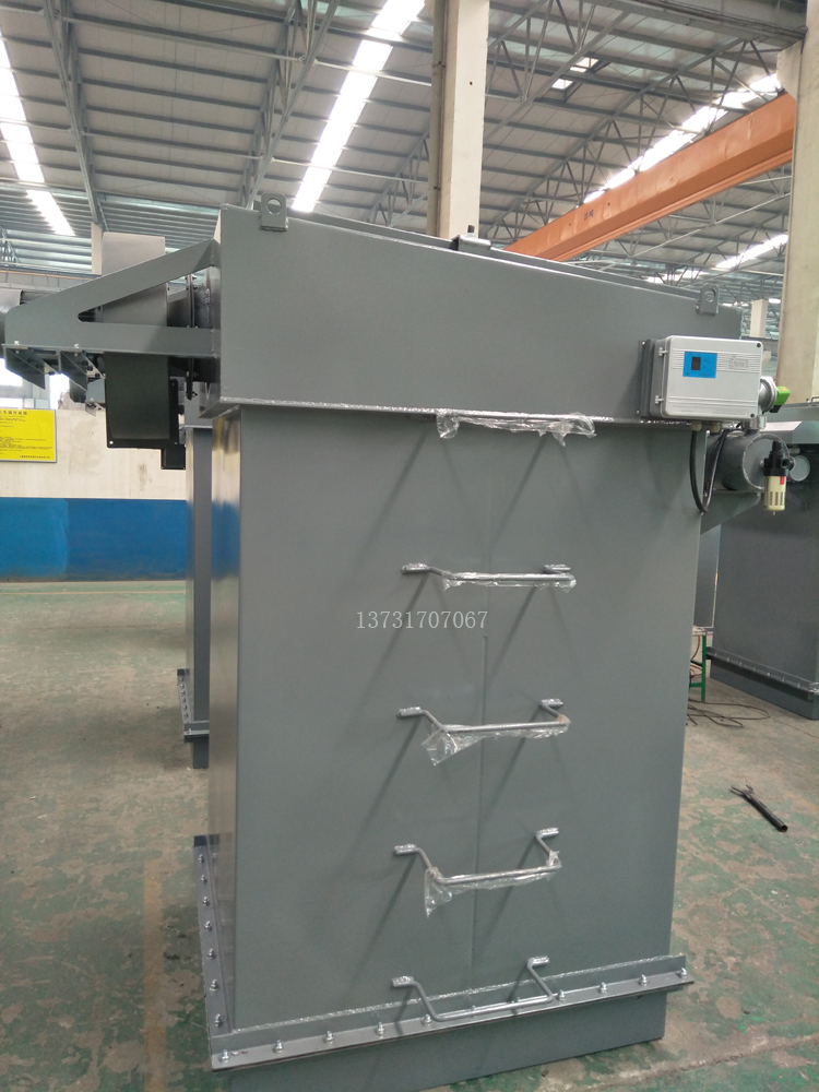 2018年最新研發15m2、25m2倉頂布袋除塵器投放市場