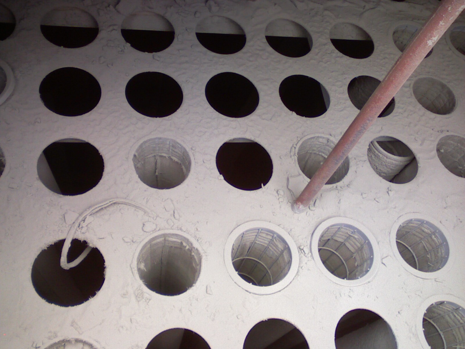 布袋式除塵器實(shí)際應(yīng)用中濾袋的破損形式及原因解密 布袋式除塵器實(shí)際應(yīng)用中濾袋的破損形式及原因解密